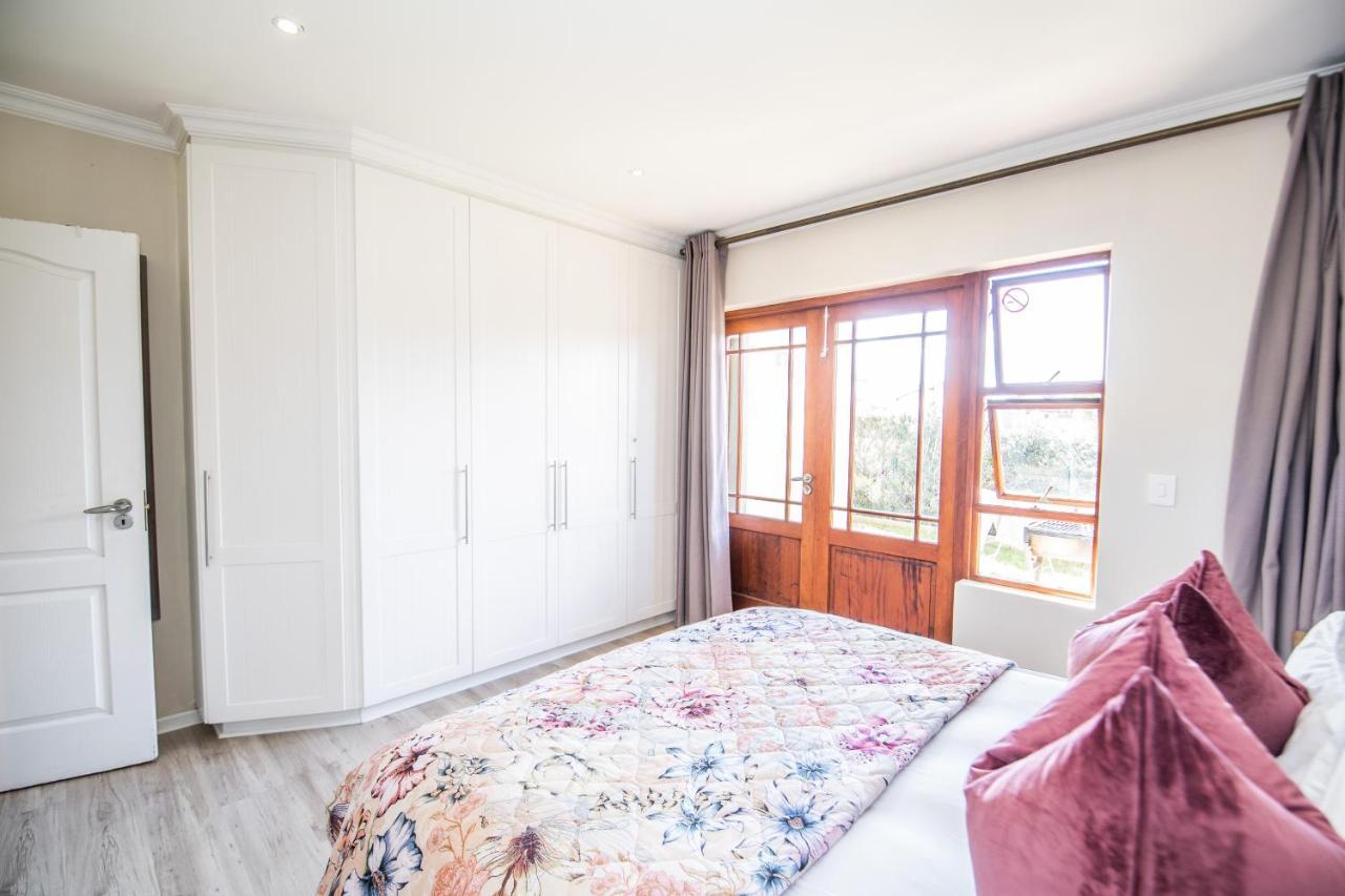 Appartement Six Whale Rock Gardens With Back Up Power For Load Shedding à Plettenberg Bay Extérieur photo